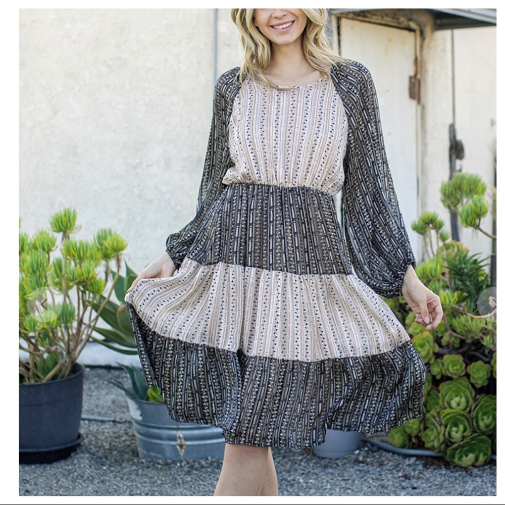 ✨LAST ONE✨Floral print woven color block dress - Picture 5 of 6